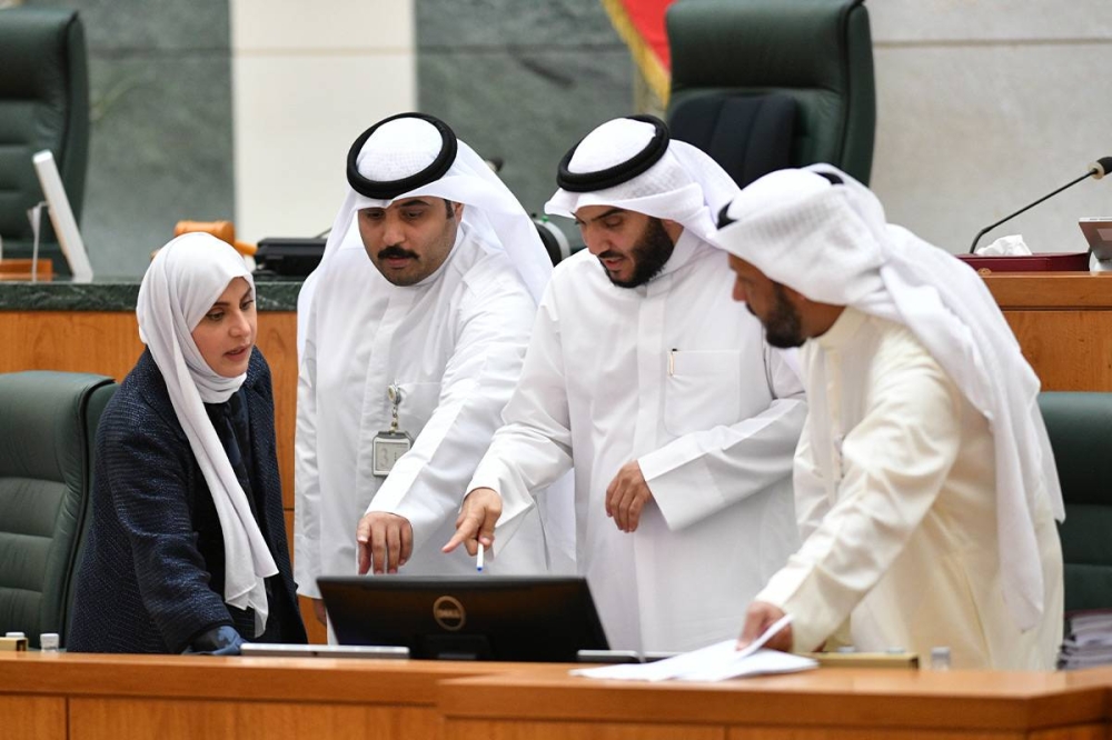 زحمة على منصة «التشريعية»