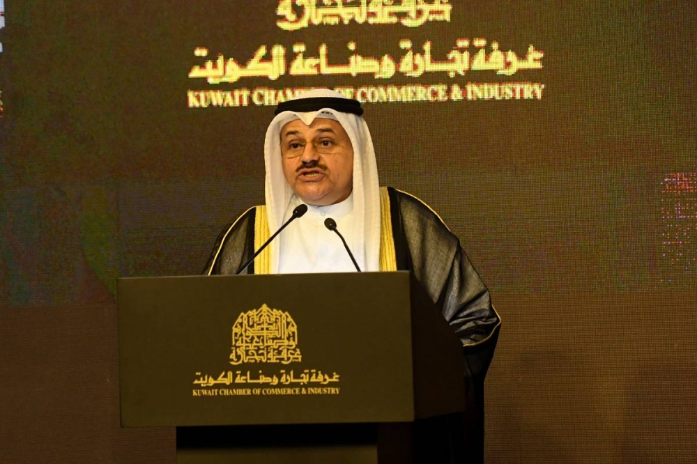 الرباح متحدثاً أثناء التكريم