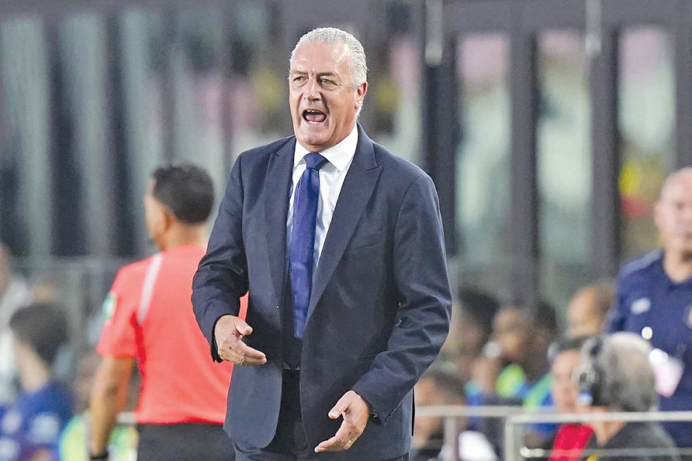 الأرجنتيني جوستافو ألفارو المدير الفني للمنتخب الإكوادوري