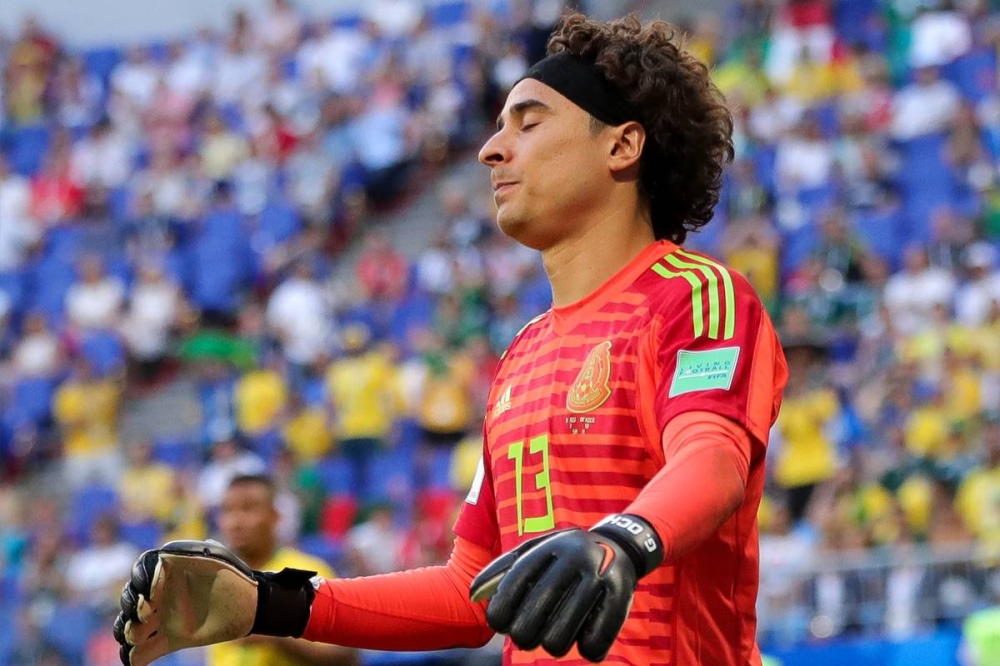 حارس المرمى المكسيكي المخضرم جييرمو أوتشوا