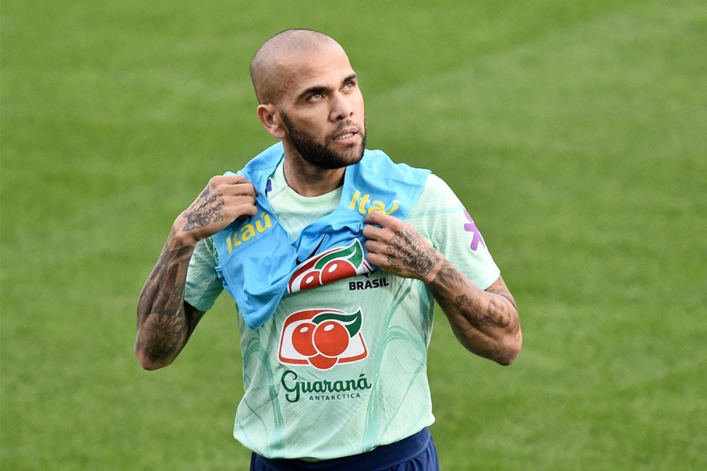 الظهير الأيمن لمنتخب البرازيل داني ألفيش 