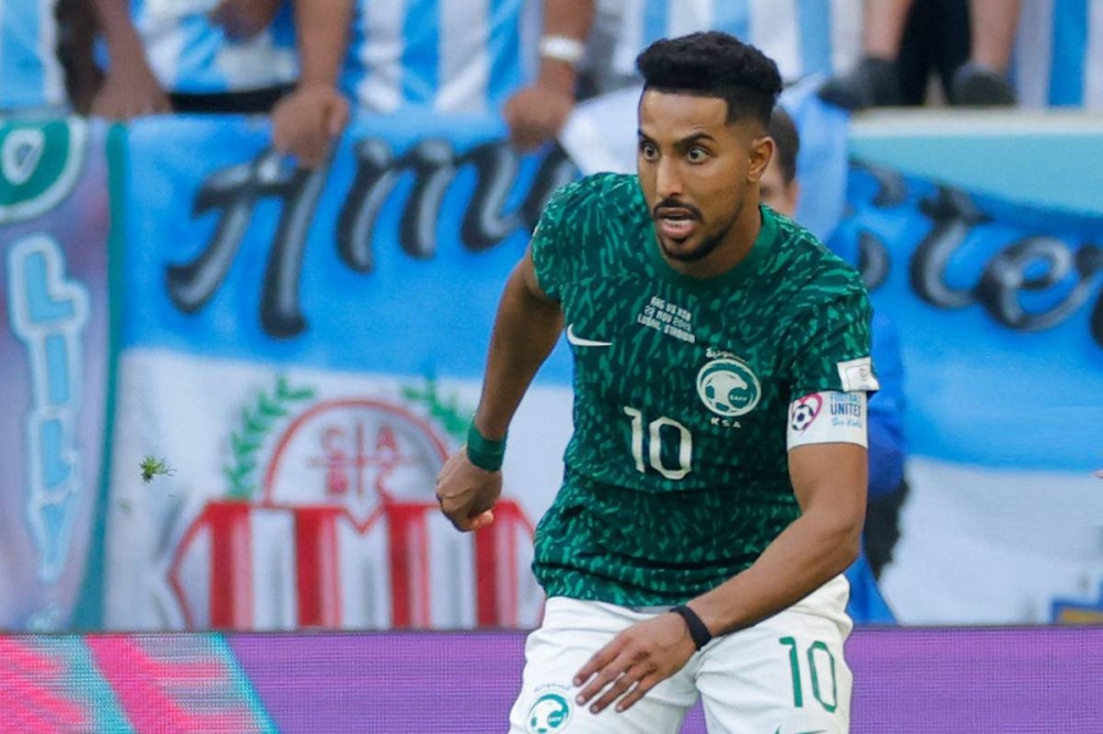 لاعب وسط منتخب السعودية سالم الدوسري 