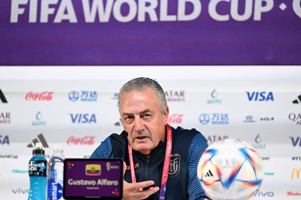 مدرب منتخب الإكوادور لكرة القدم غوستافو ألفارو 
