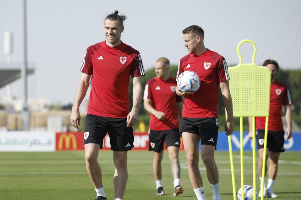 قائد المنتخب الويلزي غاريث بيل خلال التدريبات 