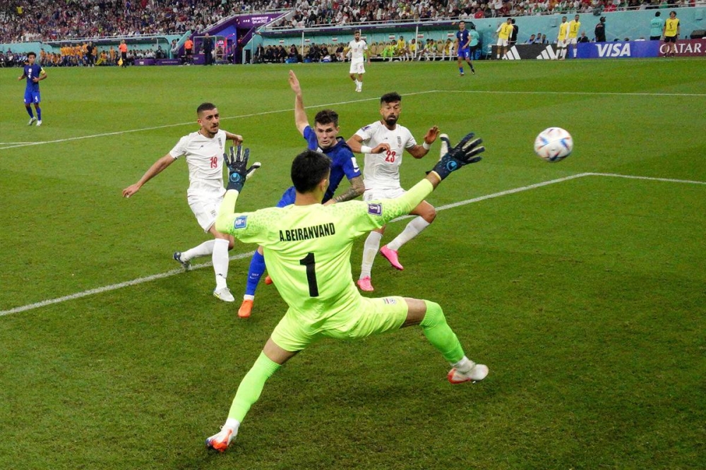 بوليسيك لحظة إحراز الهدف في مرمى إيران