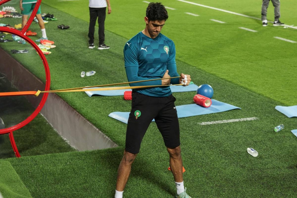 حارس مرمى منتخب المغرب ياسين بونو خلال تدريبات سابقة