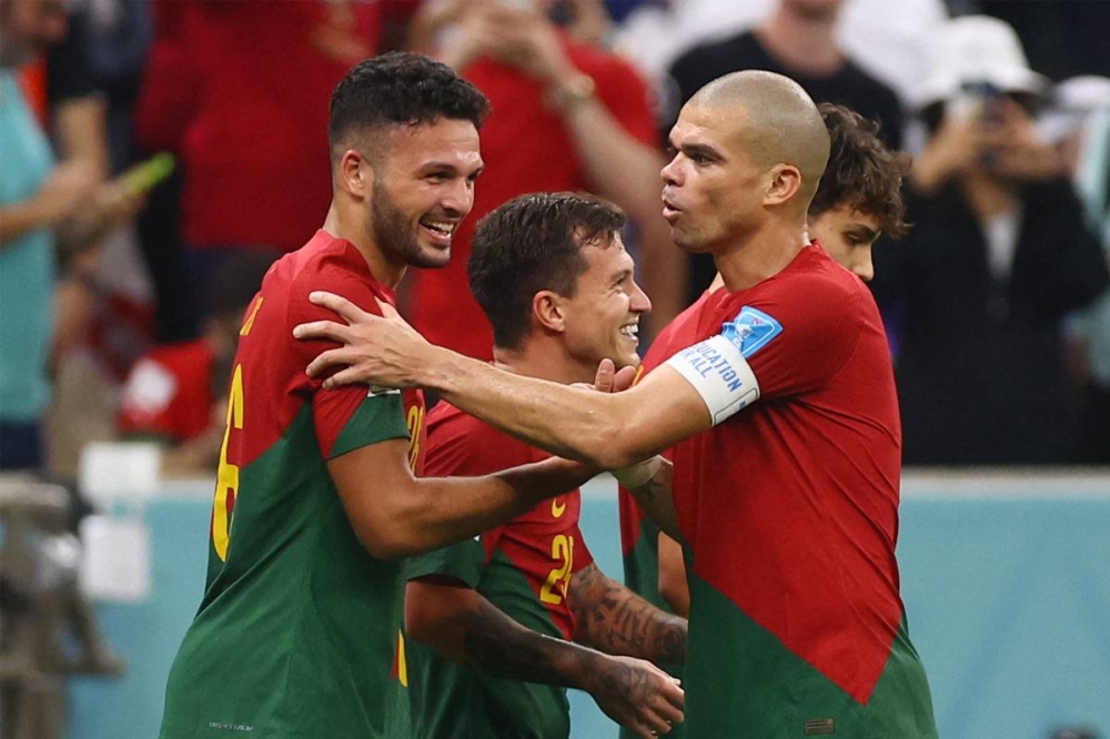 احتفال لاعبين منتخب البرتغال بعد هدف راموس في مرمى المنتخب السويسري