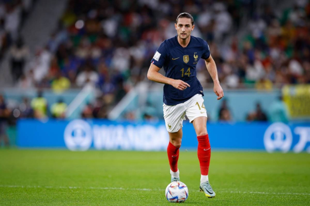 لاعب الوسط الفرنسي أدريان رابيو 