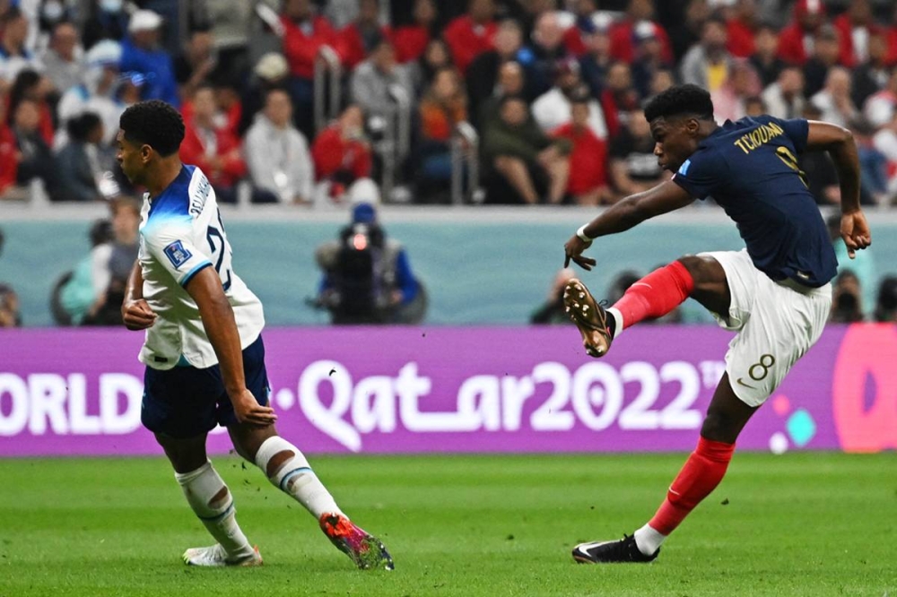 تشواميني يسدد لإحراز الهدف الأول