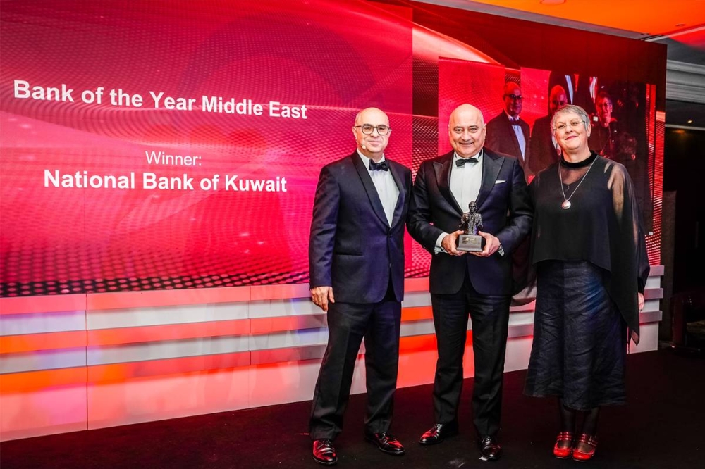 الدجاني يتسلم الجائزة