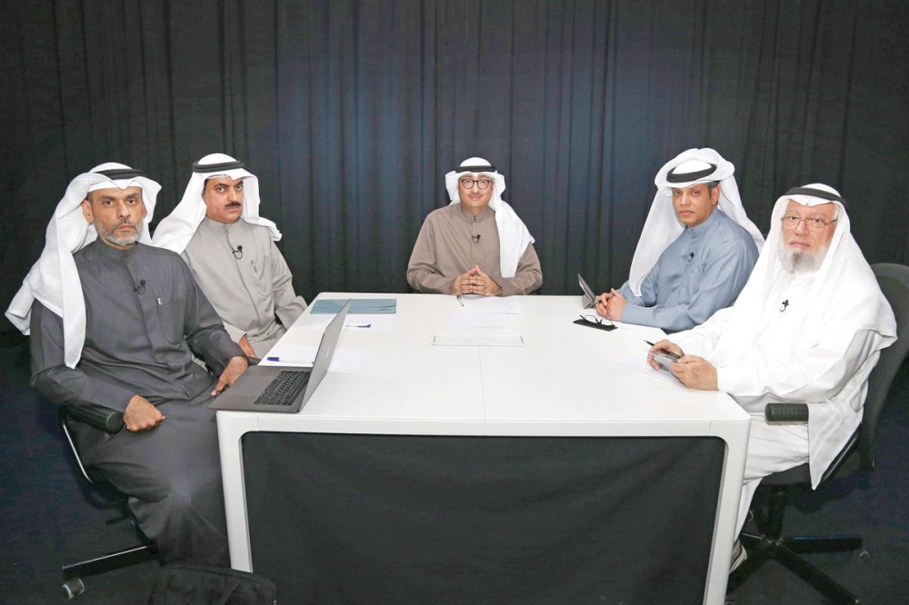 المتحدثون خلال الحلقة النقاشية