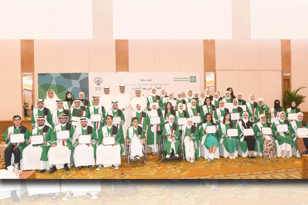 تكريم أوائل الثانوية 