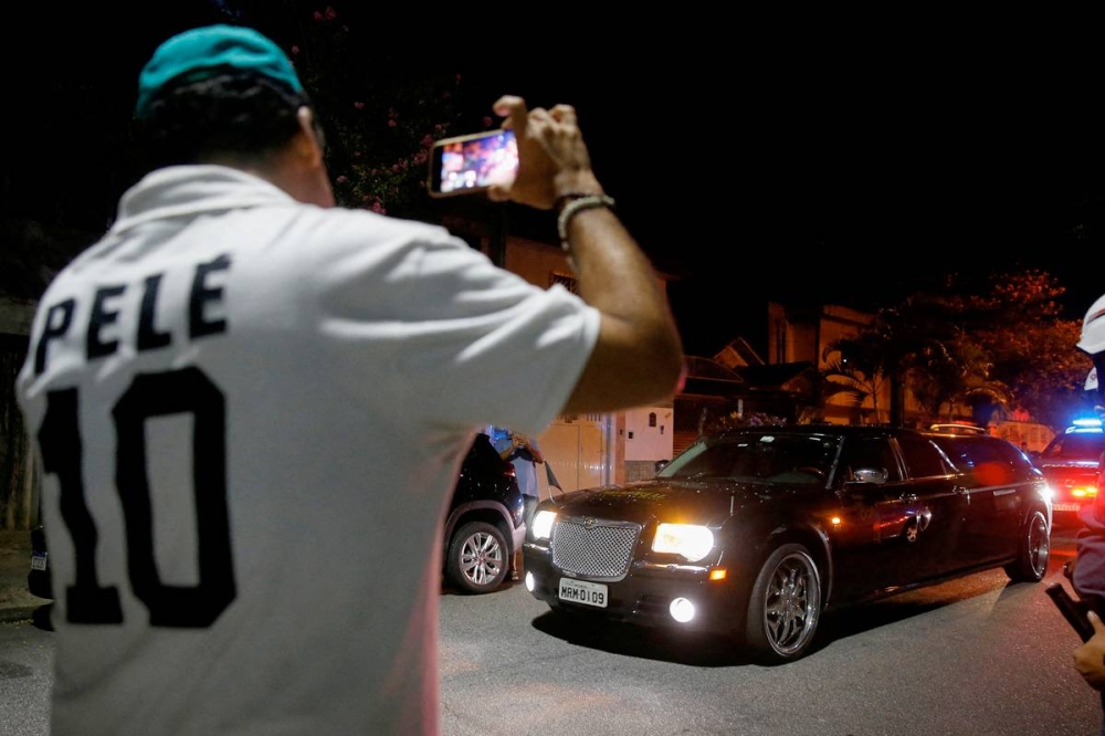 موكب جثمان بيليه في طريقه إلى ملعب سانتوس