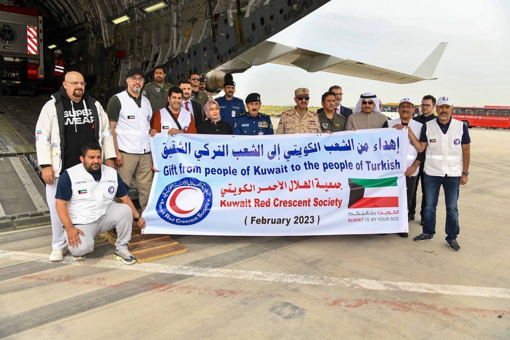 رئيس قوة الإطفاء العام وسفيرة جمهورية تركيا لدى البلاد