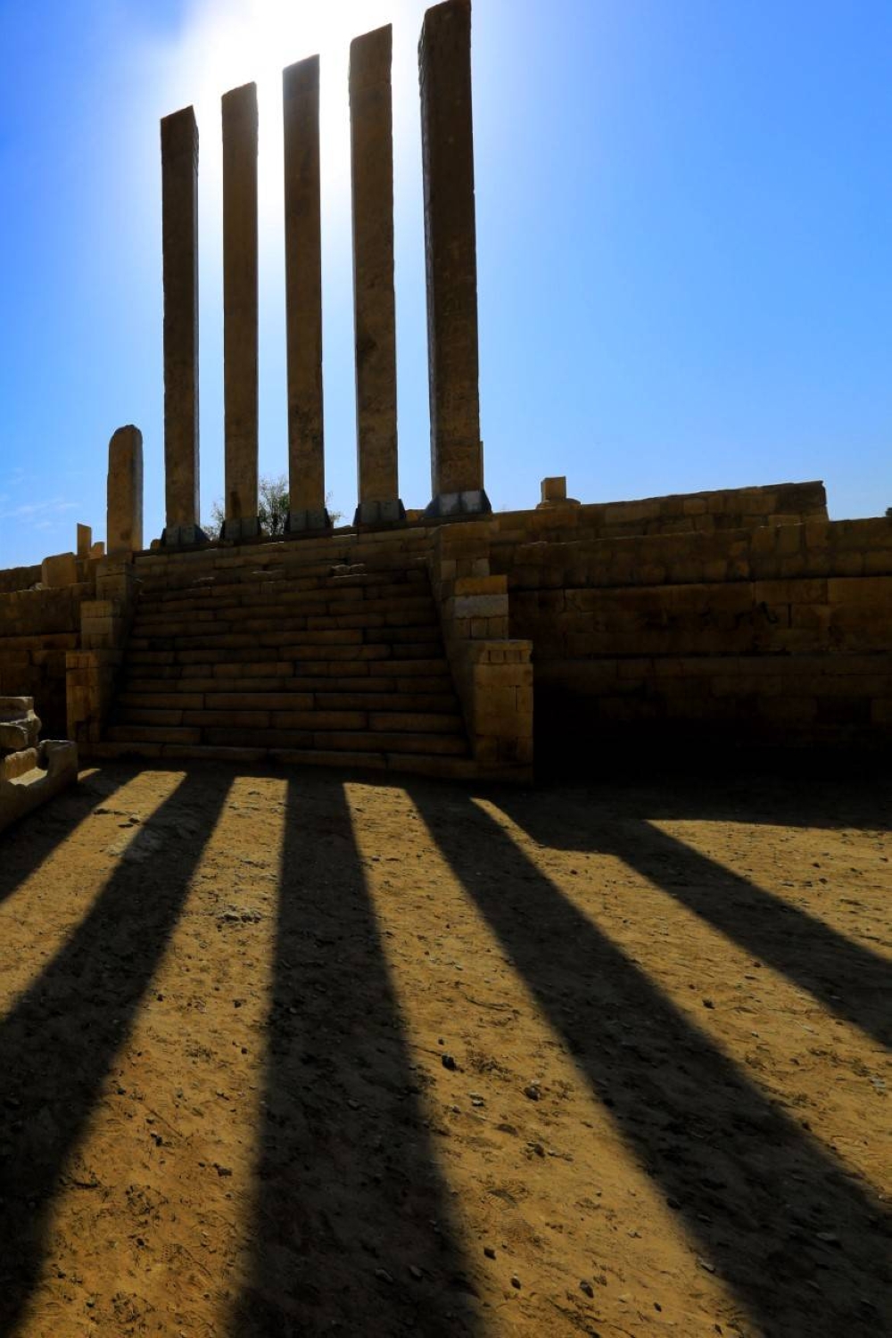 عرش بلقيس ودرجاته وباحته