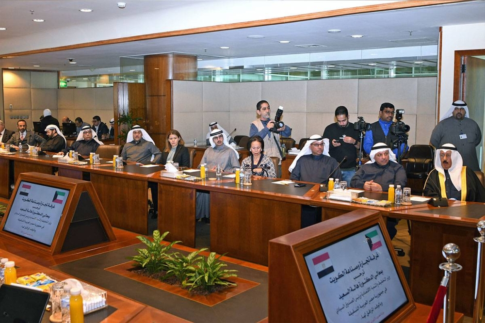 الجانب الكويتي خلال الاجتماع