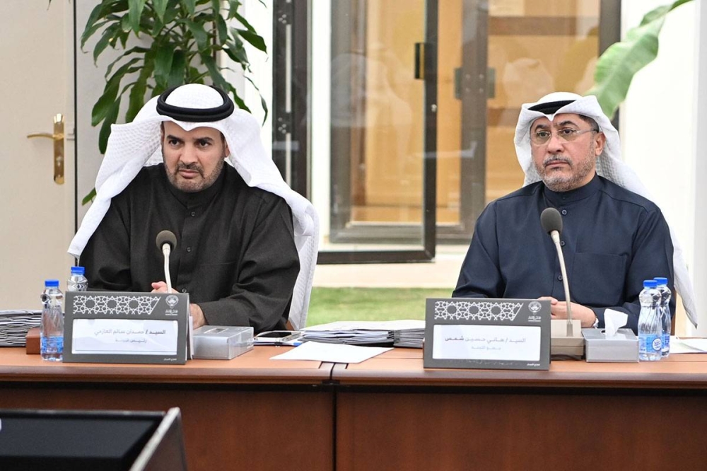 «العرائض»... اجتماع واحد في يناير