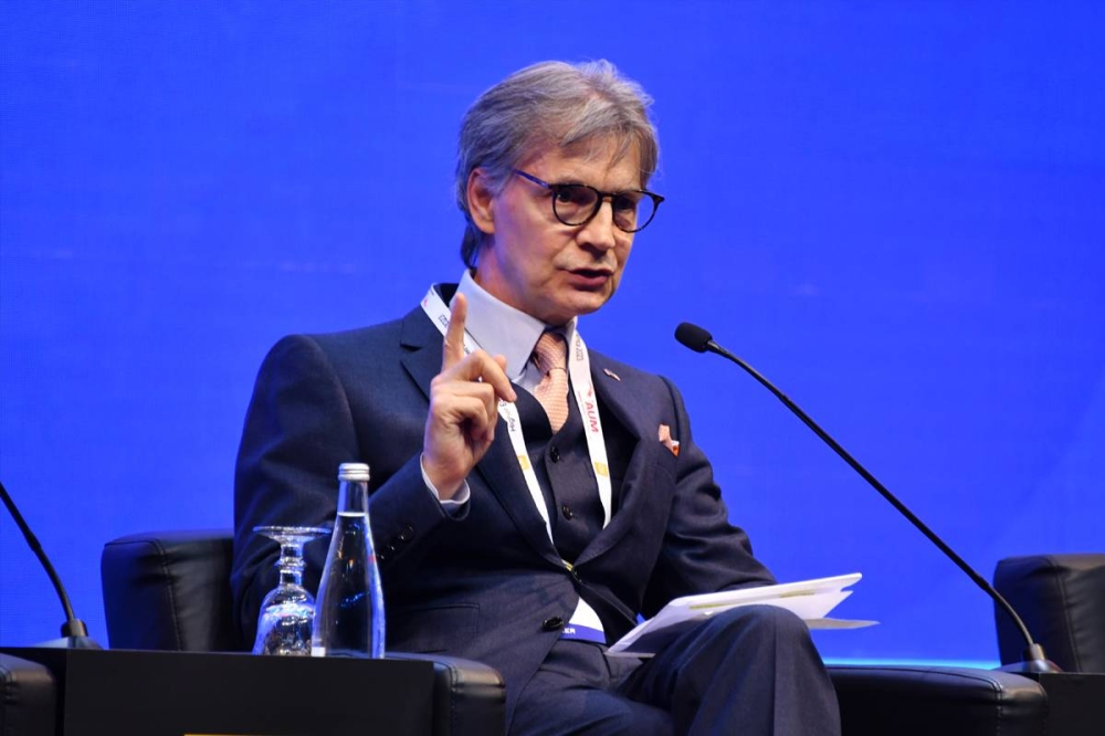 د. ديفيد شميدت رئيس الجامعة الأميركية في دبي