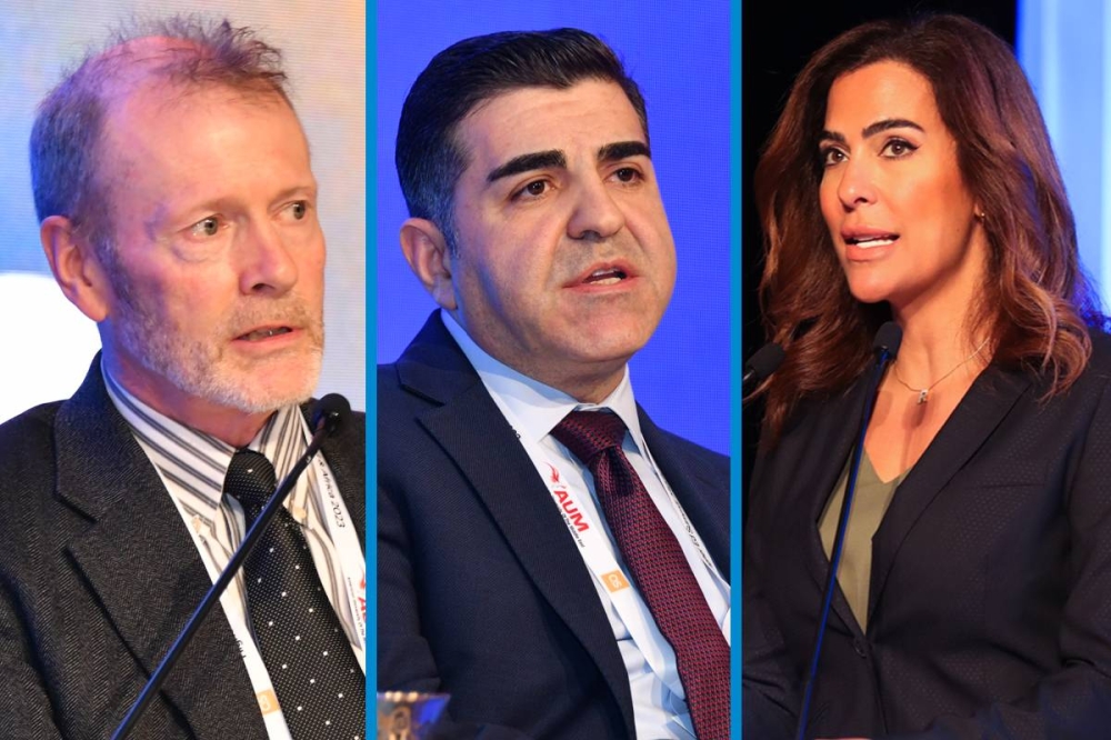 رامي فراج - د. خالد السالم رئيس جامعة العلوم والتكنولوجيا الأردنية - د. مايكل ألين، وكيل الجامعة وكبير المسؤولين الأكاديميين في جامعة زايد بالإمارات