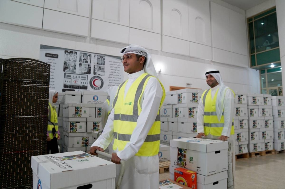 توزيع سلة مواد غذائية واستهلاكية