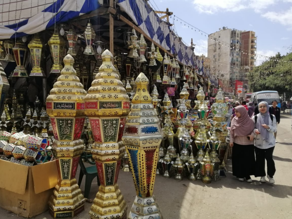 فوانيس رمضان بمختلف أحجامها وأنواعها