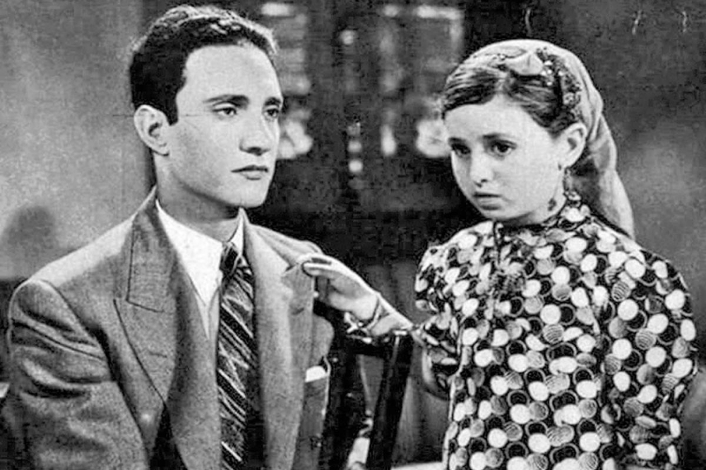 في طفولتها مع الموسيقار محمد عبدالوهاب