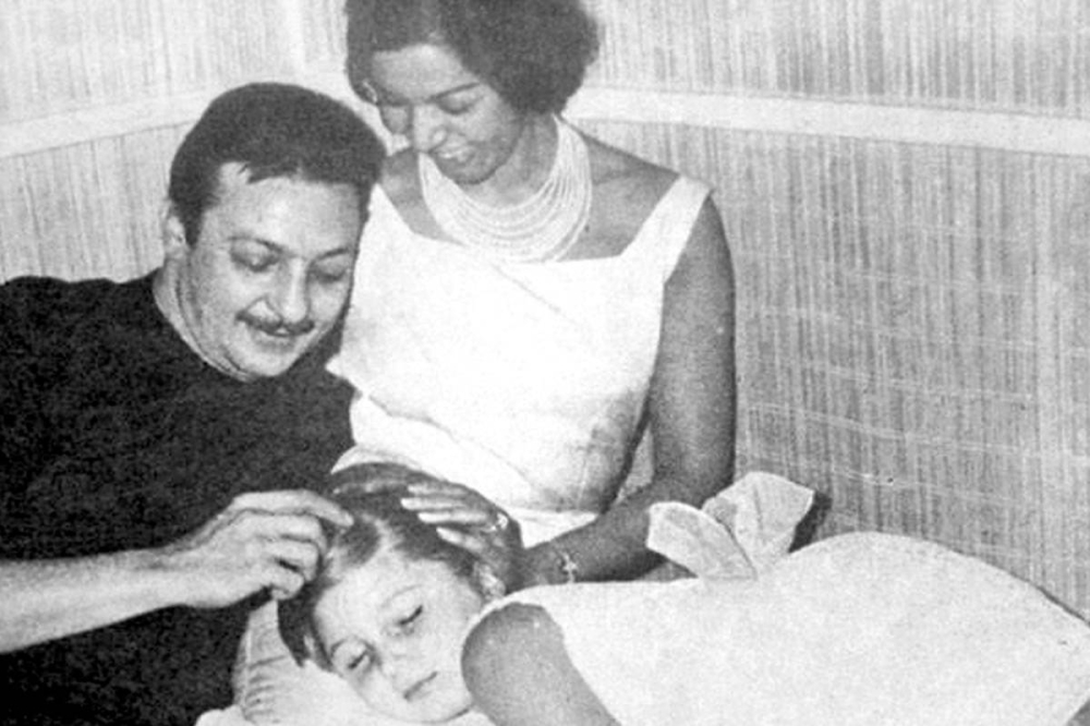 سامية مع رشدي أباظة وابنته قسمت