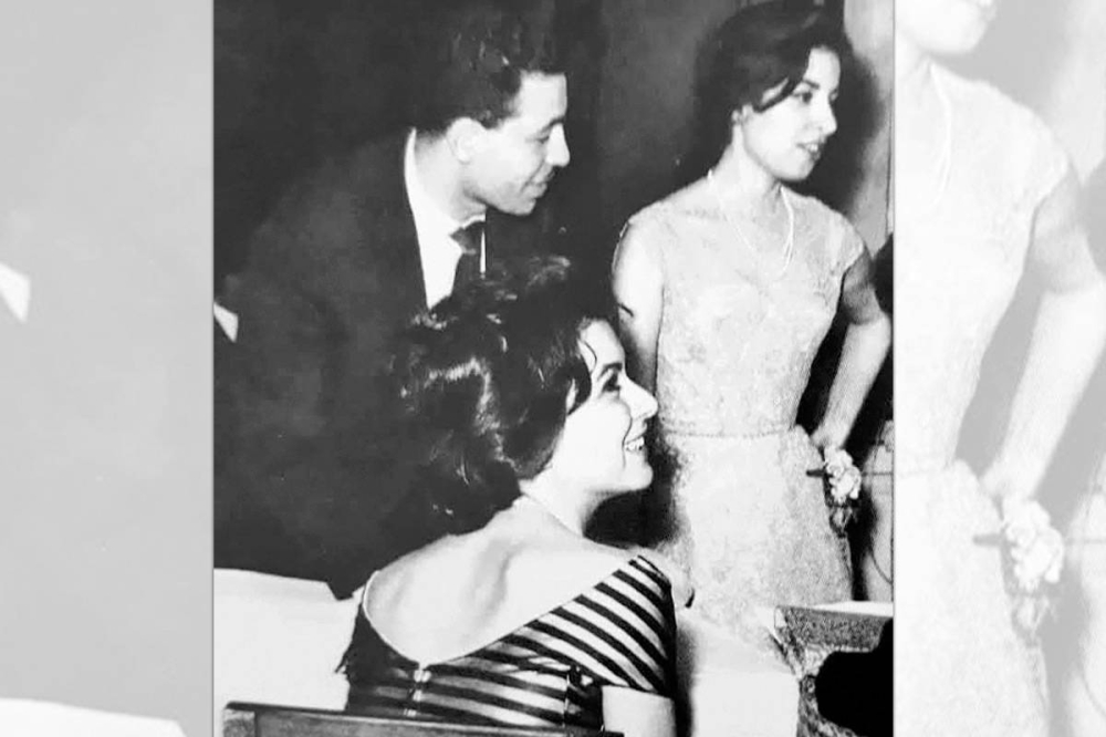 صورة نادرة مع شقيقتها المطربة نجاة الصغيرة