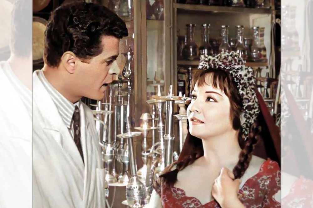 مع شادية في فيلم «زقاق المدق»