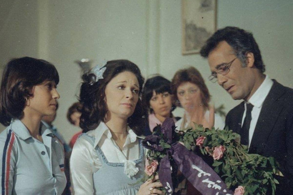 مع محمود ياسين في «مع تحياتي لأستاذي العزيز»
