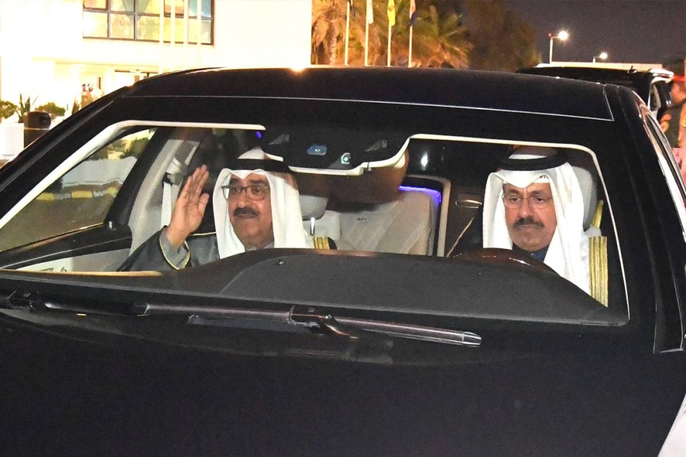 ممثل الأمير ورئيس الوزراء لدى مغادرتهما وزارة الدفاع