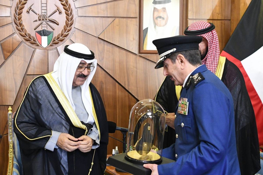 هدية تذكارية لممثل الأمير من المكراد