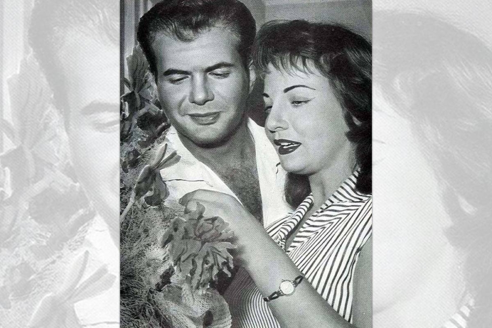 مع زوجها المهندس عزيز فتحي