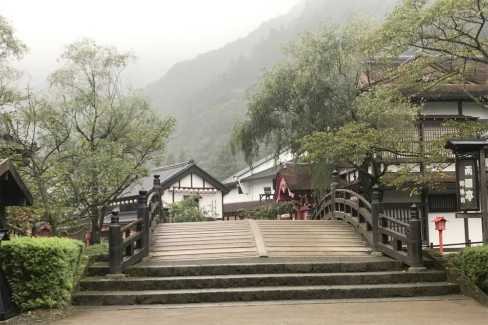 منظر خلاب لقرية «إيدو واندرلاند» التراثية في محافظة توتشجي 