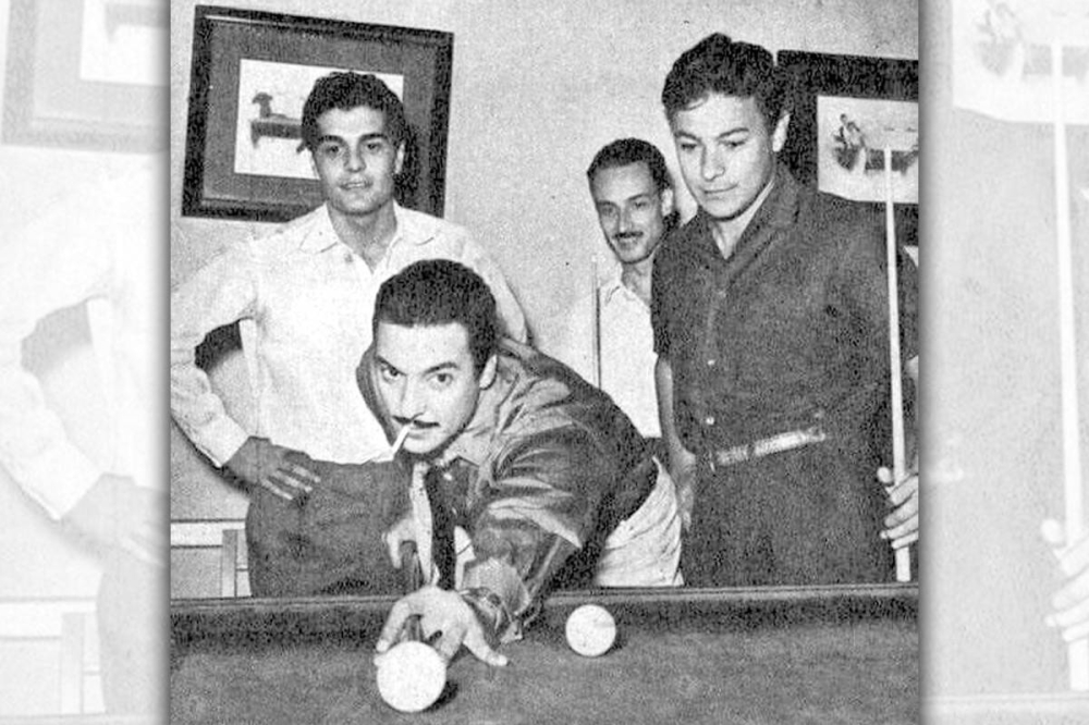 يلعب البلياردو مع عمر الشريف ورشدي أباظة