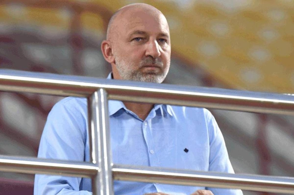 مدرب الفريق الأول لكرة القدم بالنادي العربي روسمير سفيكو