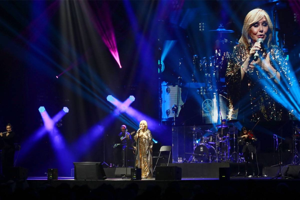 المطربة الإيرانية الشهيرة كوكوش على خشبة مسرح أرينا 360