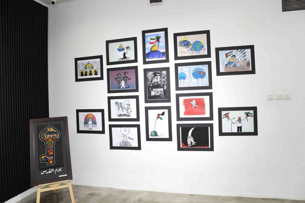 أعمال المعرض الكاريكاتيرية