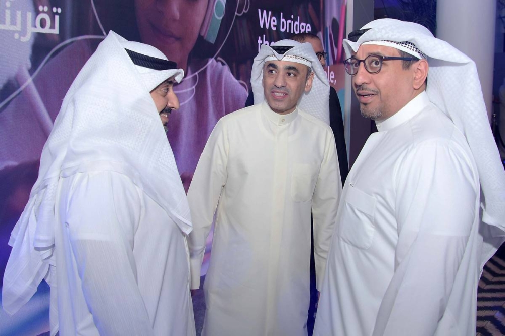 عبدالله التويجري متوسطاً مطلق القملاس وعبدالله المجحم