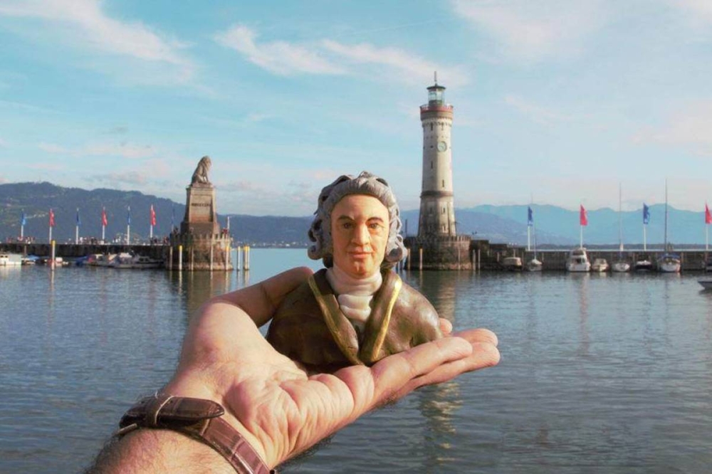 جانب من منحوتات معرض يهمني الانسان