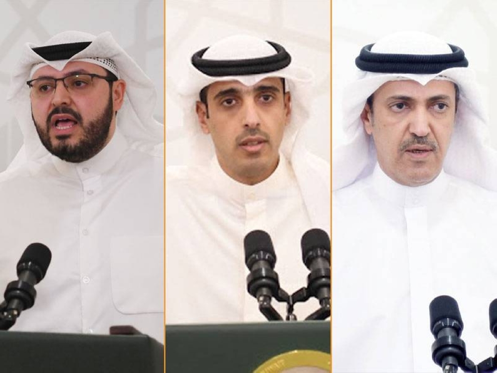 النائب خالد مونس والنائب عبدالله المضف والنائب د. عبدالعزيز الصقعبي