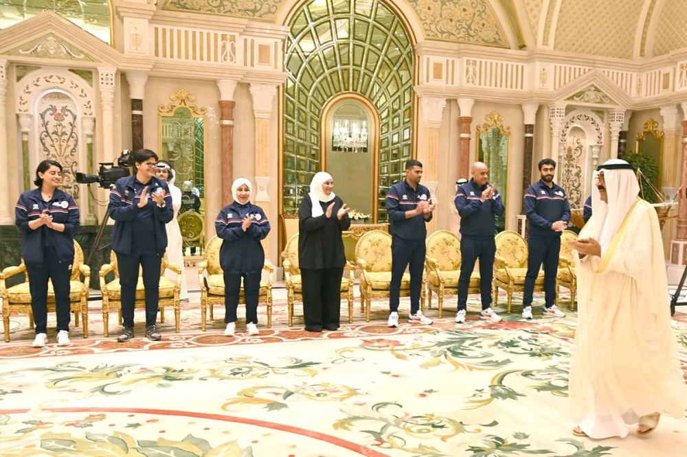 ولي العهد خلال استقباله ذوي الهمم