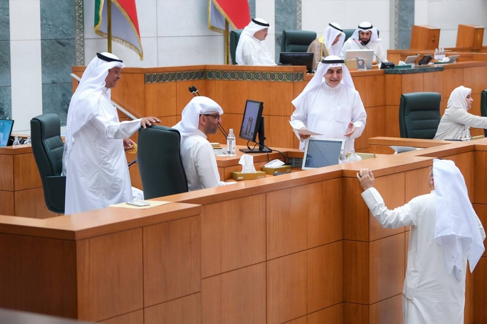 لاري في حديث على المنصة