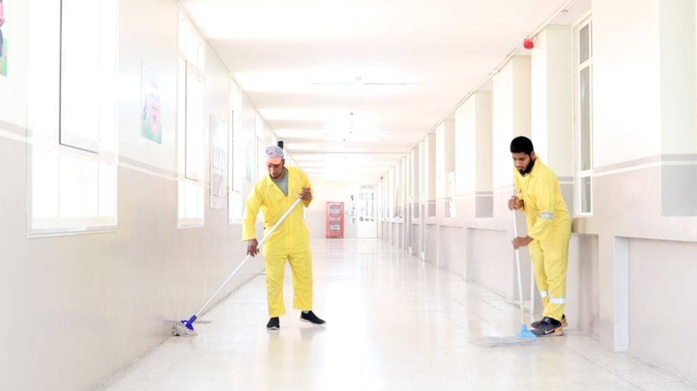 تنظيف المدارس