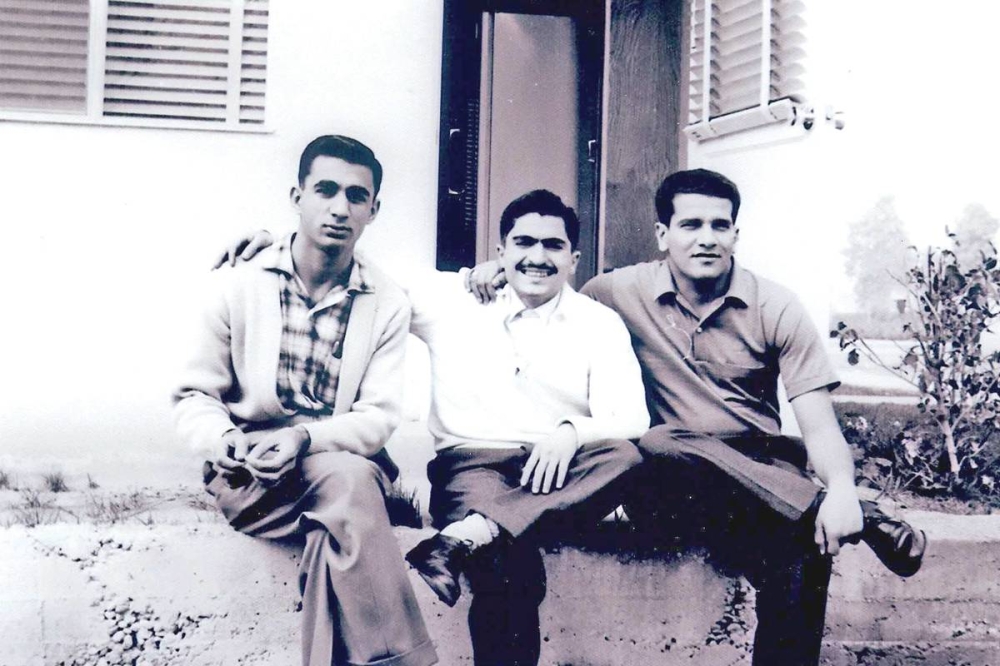 عبدالرزاق ملا حسين التركيت (الأول من اليسار) في لقطة بالجامعة عام 1959