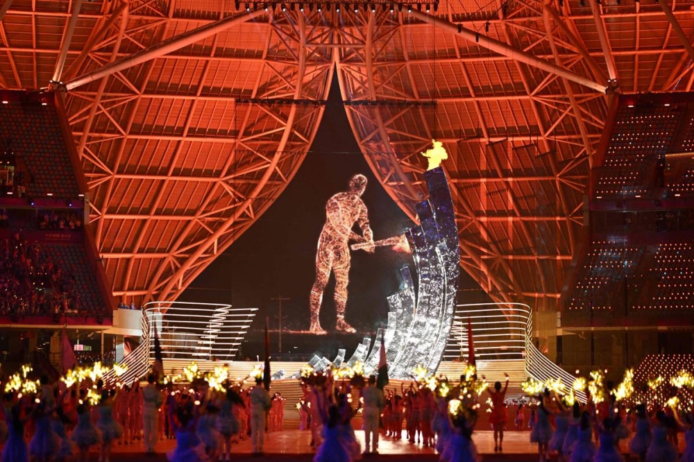 إيقاد الشعلة بطريقتين واقعية ورقمية