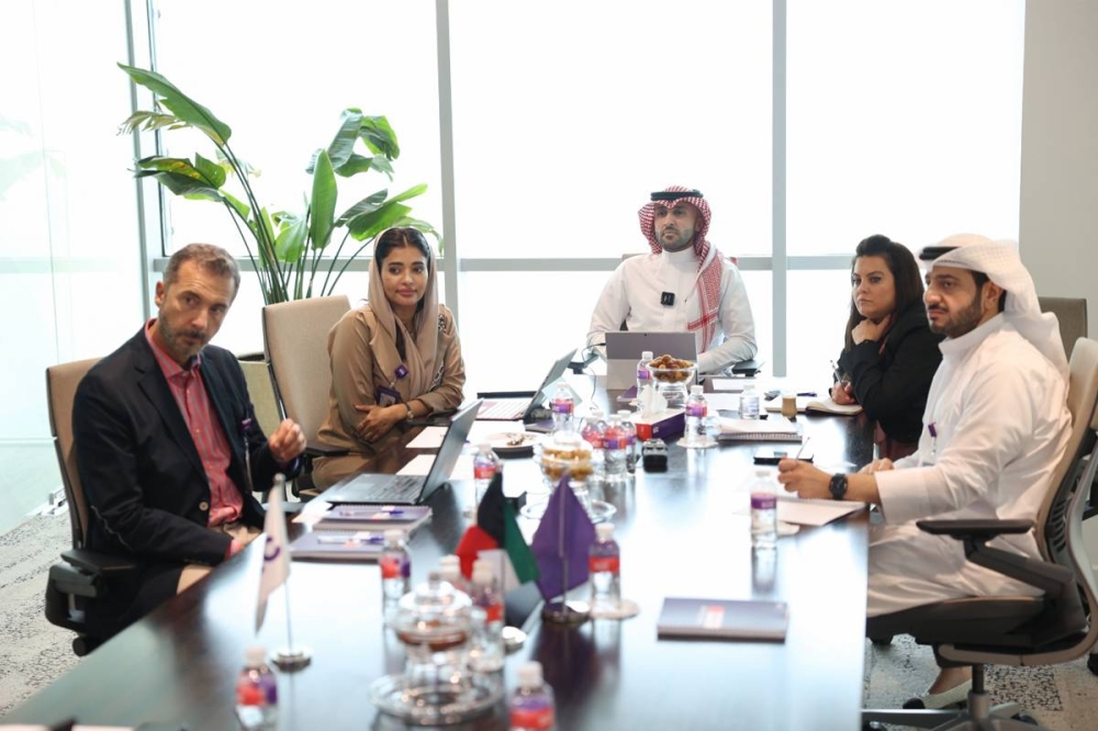 لجنة التحكيم خلال مناقشتها عروض الشركات الناشئة