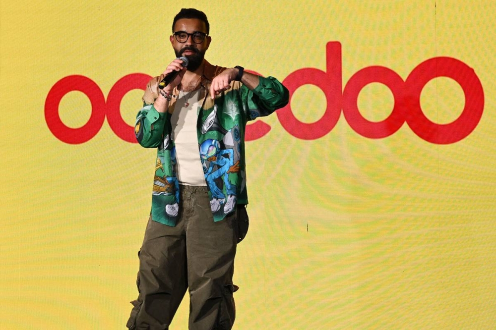 المغني عبدالعزيز لويس
