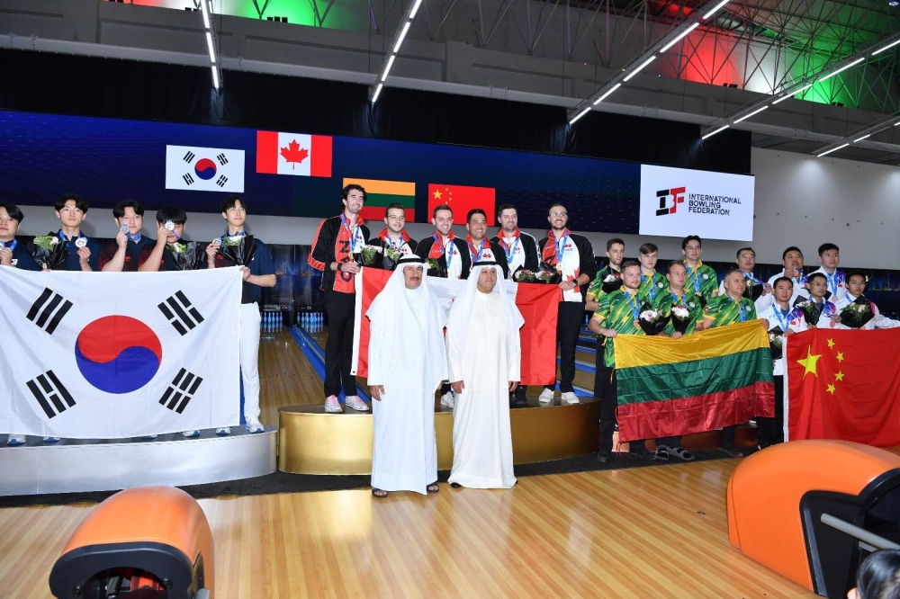 تتويج الفائزين بمنافسات الخماسي للرجال