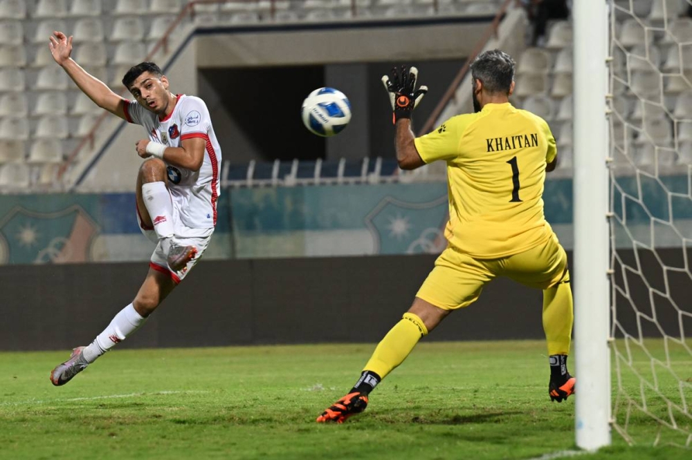 علي فاضل يتصدى ببسالة